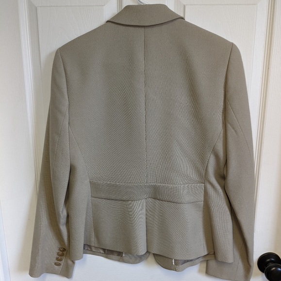 Talbots Wool Blazer Light tan with Gold Buttons Fully lined Size 10 Petite - Picture 8 of 16